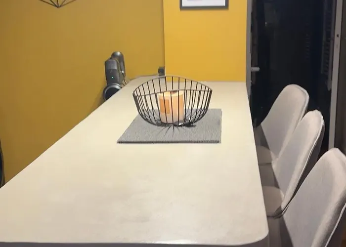 L'eskale / Gare De 아파트 투르